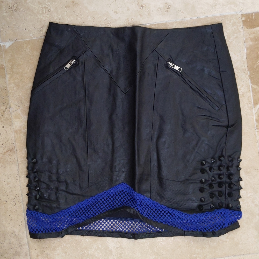 NEW English Rose Black Faux Leather Spiked Miniskirt Blue Fishnet - Picture 1 of 5
